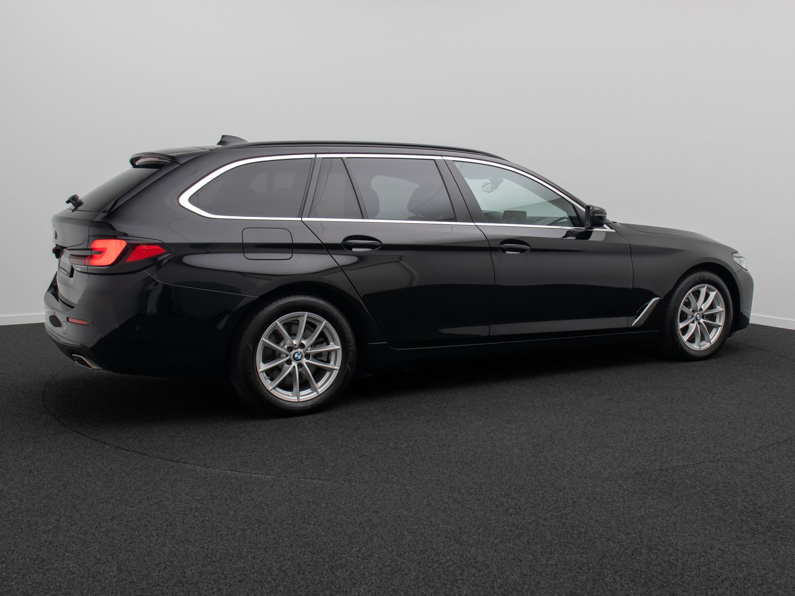 Fahrzeugabbildung BMW 520d Kamera Laser HUD DAB 4xKlima Alarm Komfort