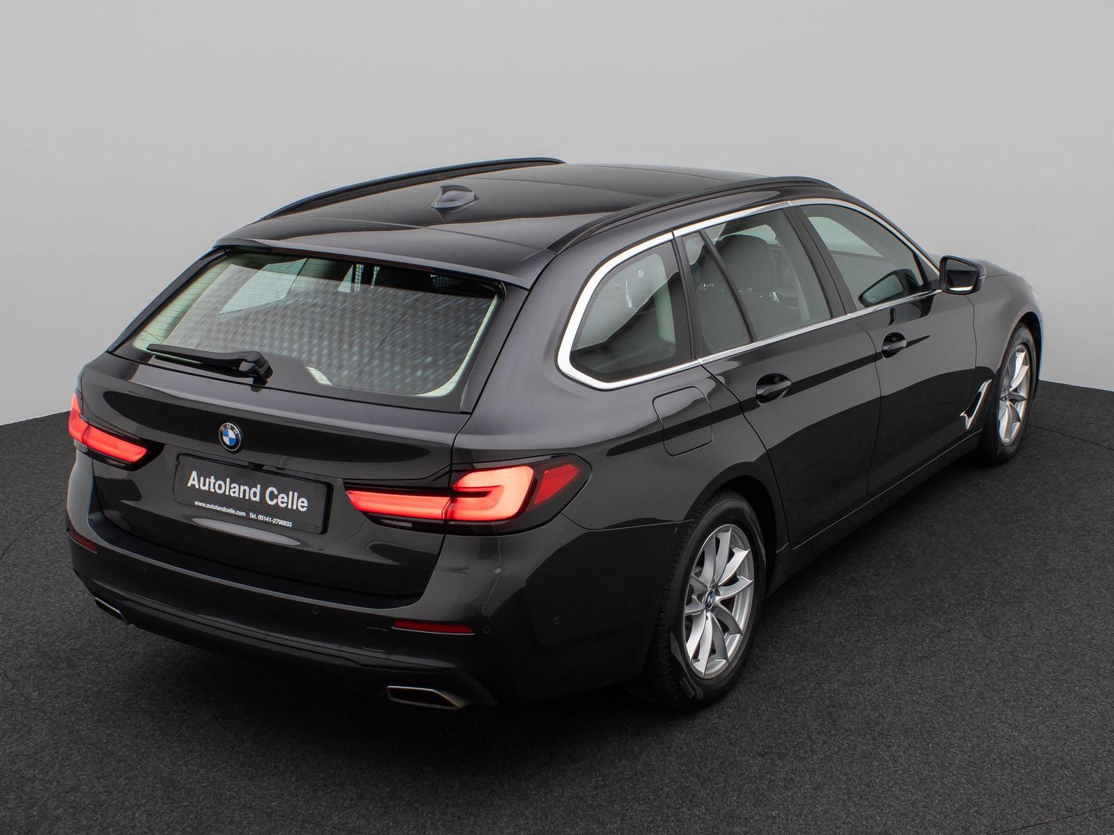 Fahrzeugabbildung BMW 530d Panorama Laser Kamera HUD DAB HiFi Komfort