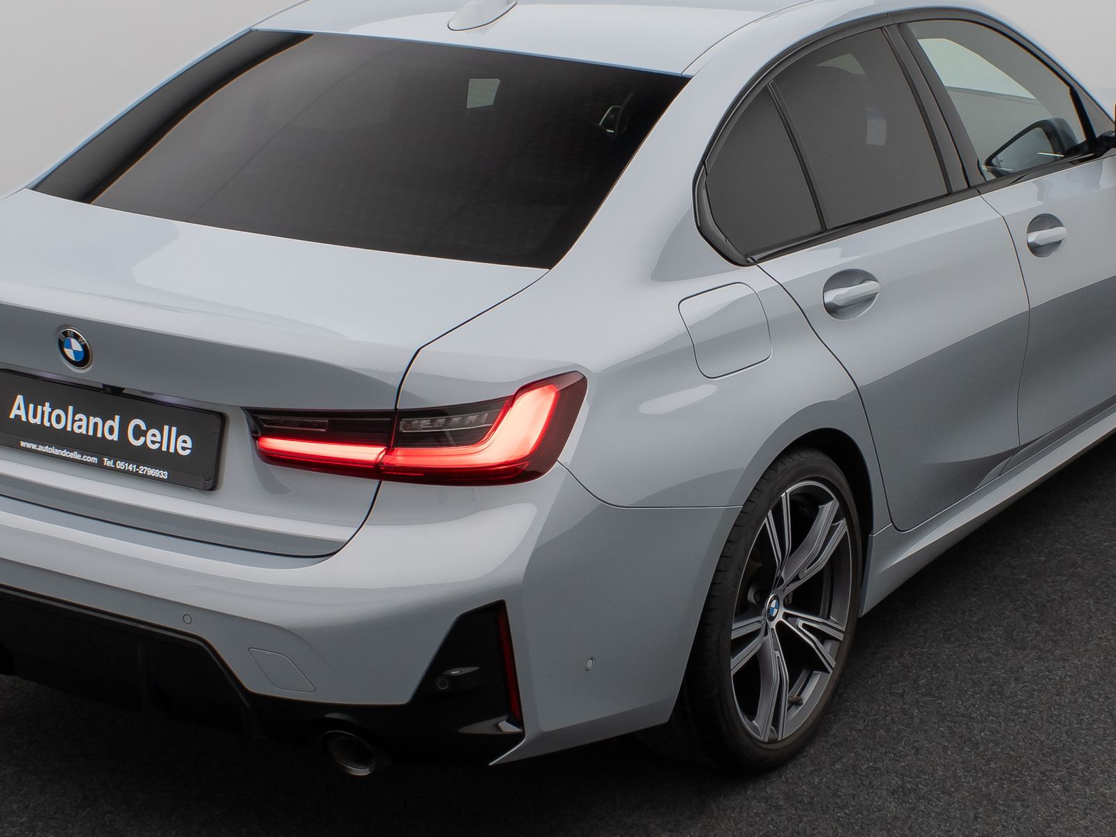 Fahrzeugabbildung BMW 320d MSport Kamera DAB HiFi Komfort Leder 19Zoll