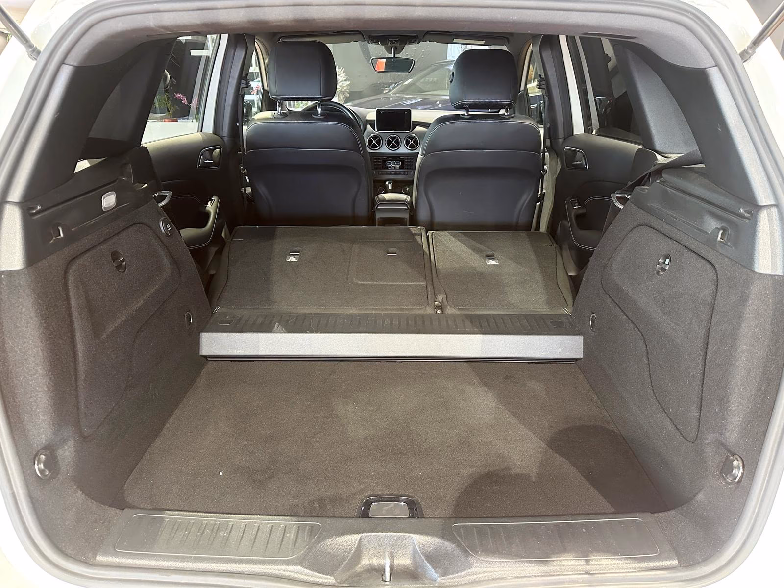 Mercedes-Benz B 180 AMG SPORTPAKET NIGHTPAKET SHZ 18"LM 1.HAND