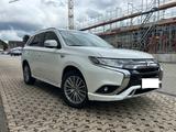 Mitsubishi Outlander Plug-in Hybrid | Allrad | 1. Hand - Mitsubishi Plug-in Hybrid Outlander: Privatanbieter