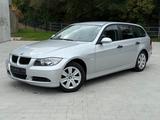 BMW 320i Touring AUTOMATIK/1.HAND/KLIMA/PDC/SZHG - BMW 320 aus 2006: Kombi, 320i