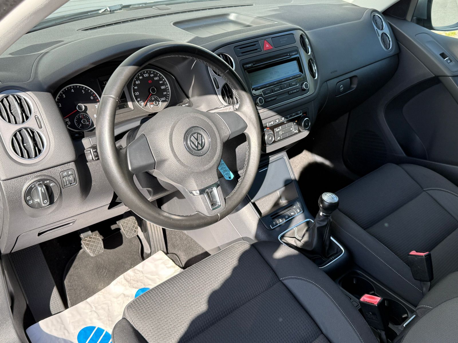 Fahrzeugabbildung Volkswagen Tiguan Team AHK Ambiente-Paket GRA SHZ PDC