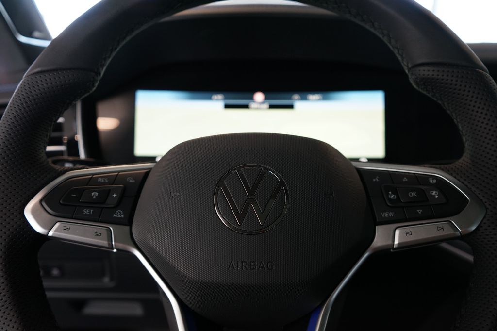 VW Touareg R eHybird | Pano | AHK | Dynaudio VW Touareg R eHybird | Pano | AHK | Dynaudio