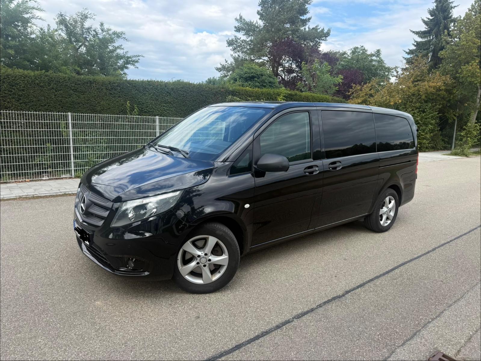 Mercedes-Benz Vito Tourer 4MATIC Lang,8-Sitze,Navi,Aut.,SHZ,AH
