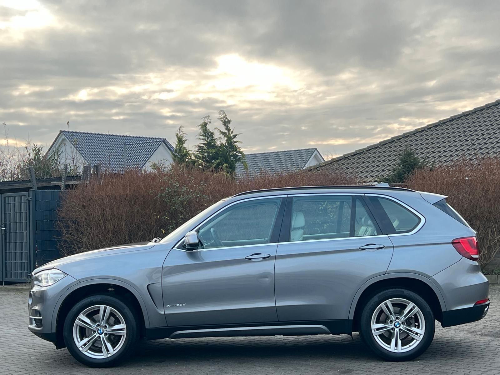 BMW X5 xDrive 30d DESIGN*SPORT-LEDER*PANO*HUD*VOLL