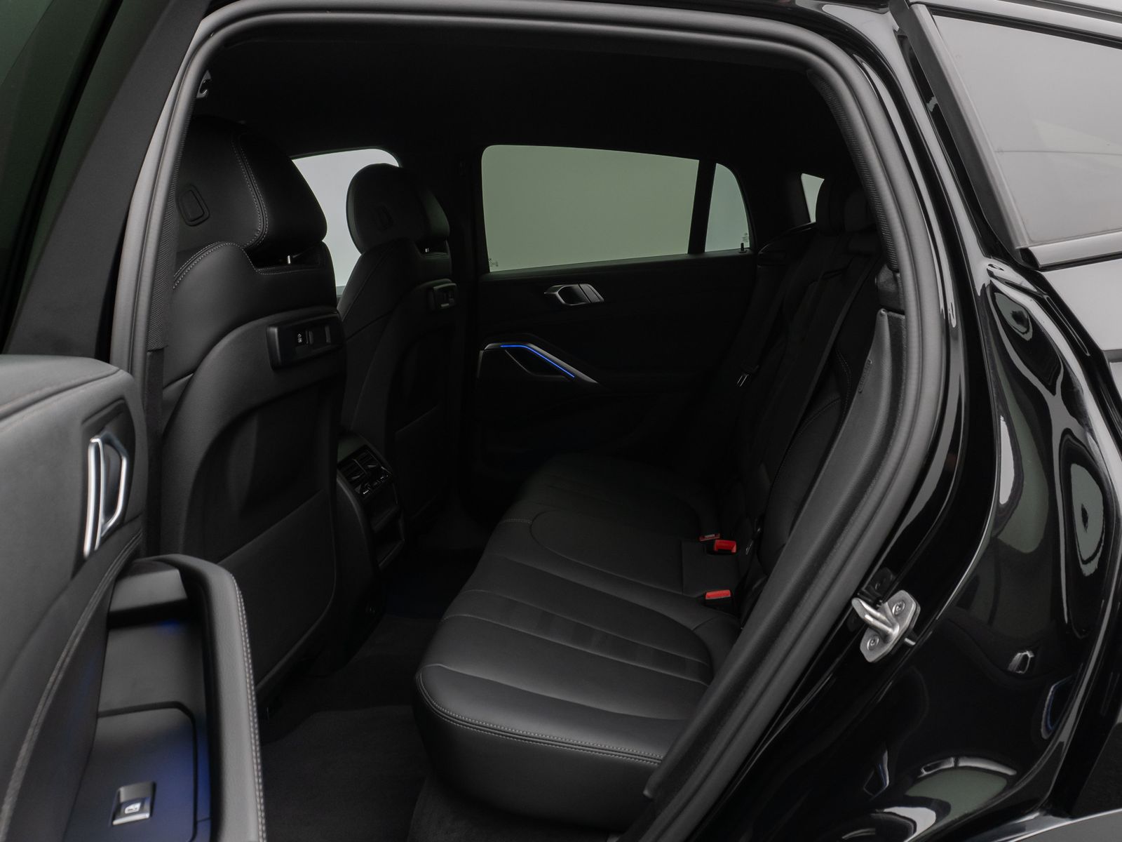 Fahrzeugabbildung BMW X6 xD40d M Sport Laser 360°HUD DAB H/K Komfort