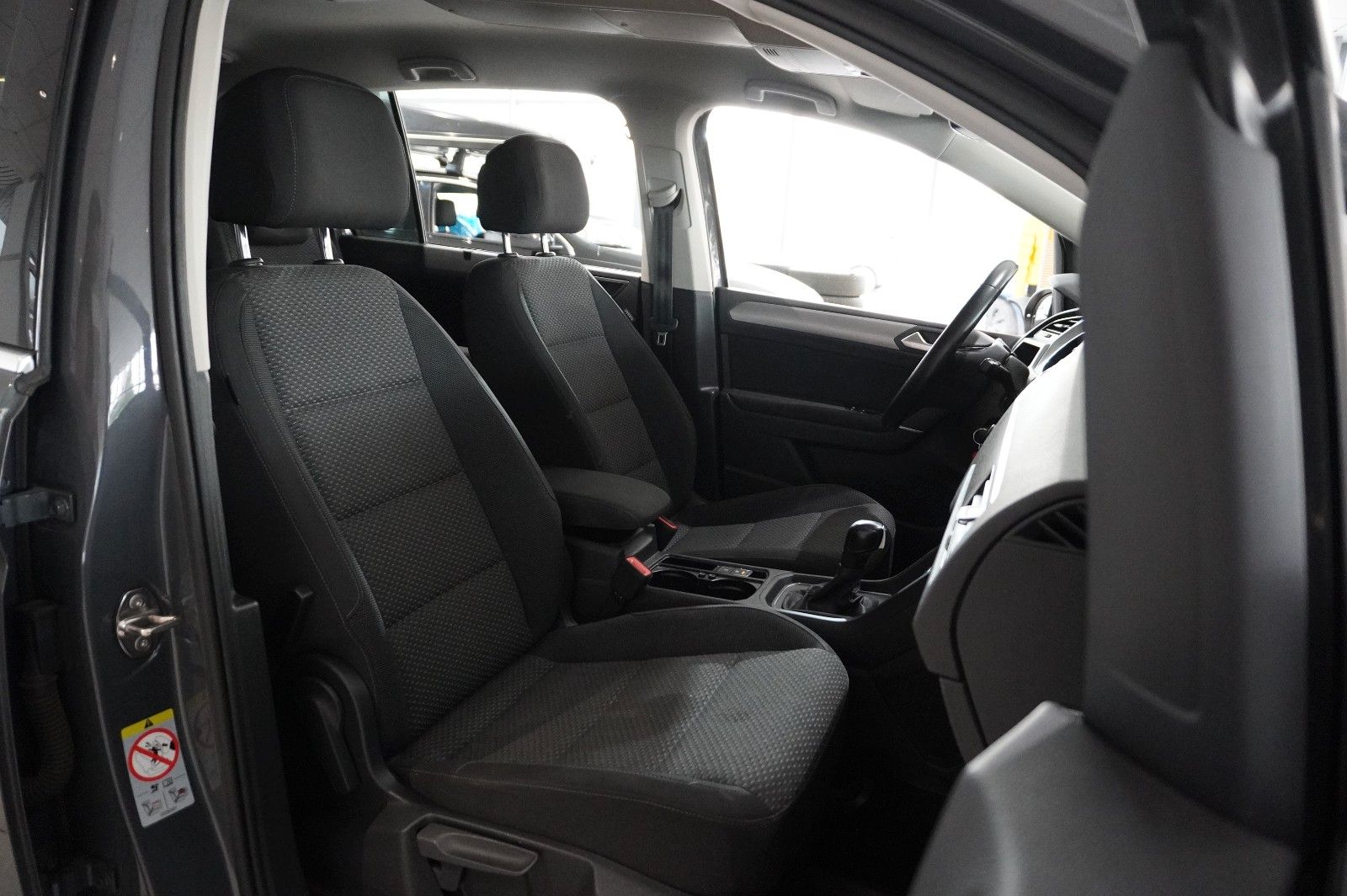 Fahrzeugabbildung Volkswagen Touran 1.5 TSI COMFORTL. DSG 7-SITZE NAVI/SH/DAB