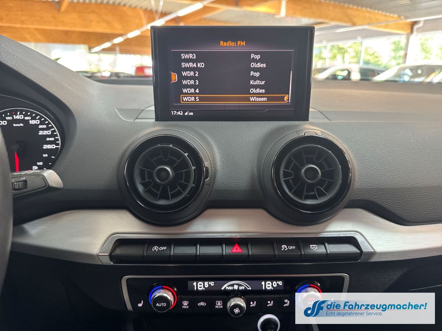 Fahrzeugabbildung Audi Q2 sport Sportpaket Navi Digitales Cockpit LED A