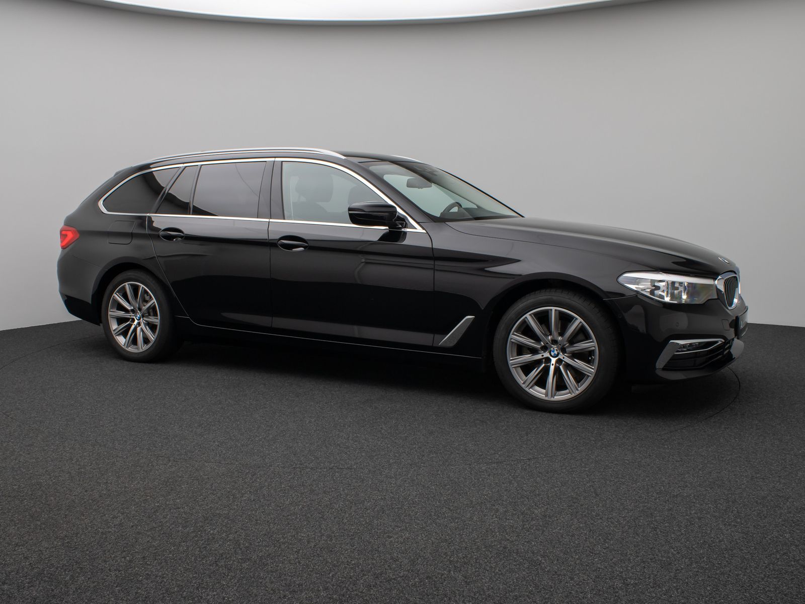 Fahrzeugabbildung BMW 520d Luxury Line Kamera HUD H/K Massage DisplKey