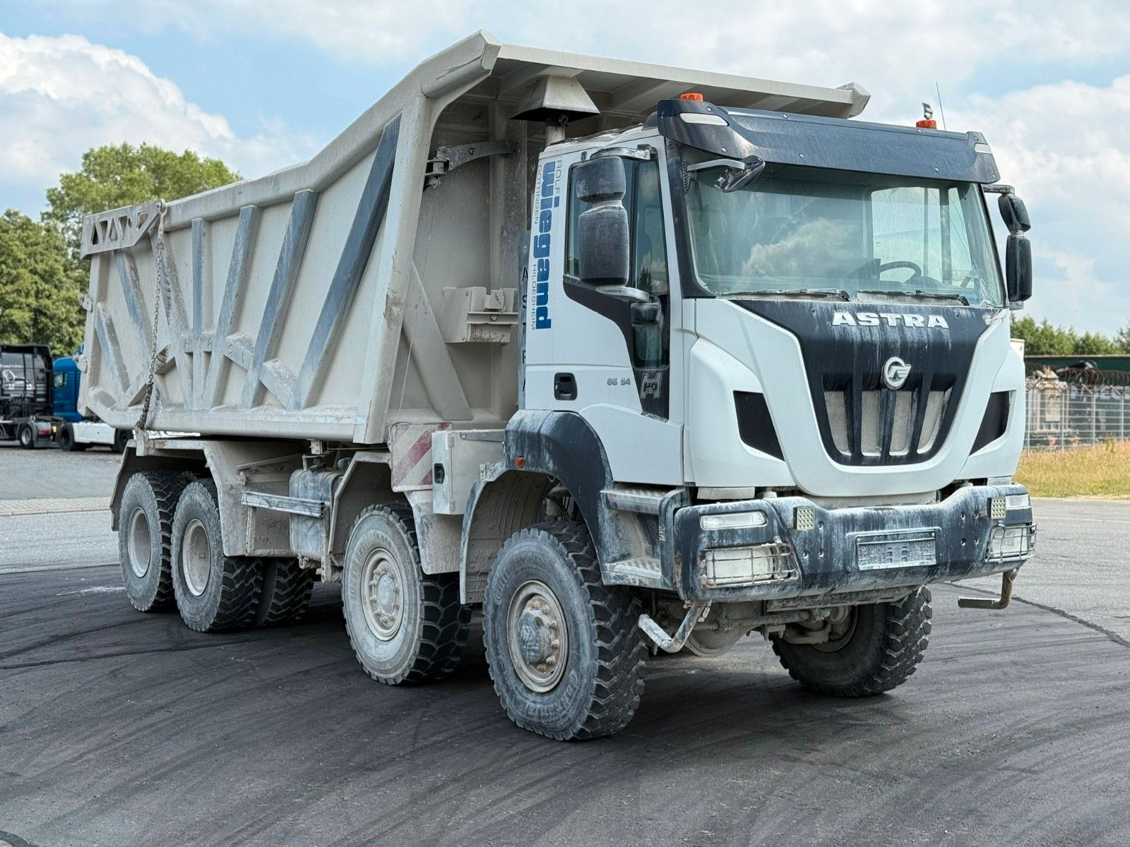 Fahrzeugabbildung Iveco Astra 8x8 Mulden Kipper HD9 86.54