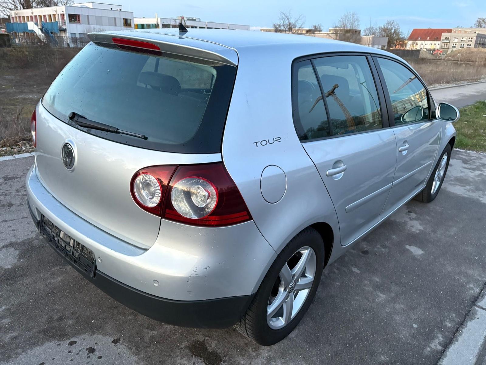 Volkswagen Golf 2006 — rear view