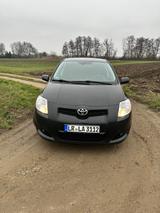 Toyota Auris 2.2 D-CAT D-CAT - Toyota Auris mit Diesel-Antrieb: Limousine