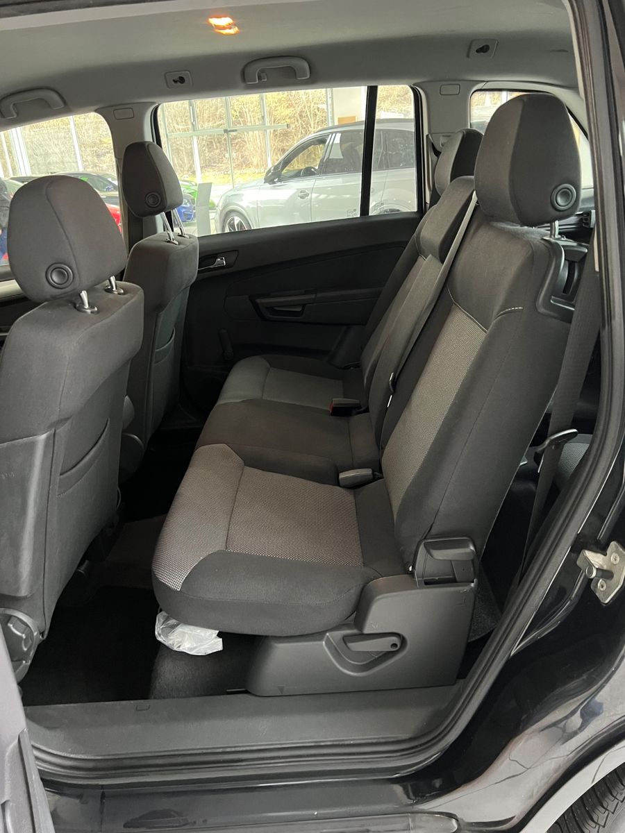 Fahrzeugabbildung Opel Zafira B Family 1.8 * 1.HAND* 7.Sitzer *