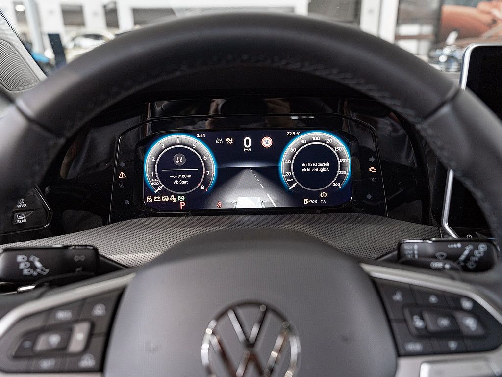 Fahrzeugabbildung Volkswagen Golf VIII Variant 1.5 eTSI Style LED PANO 360°