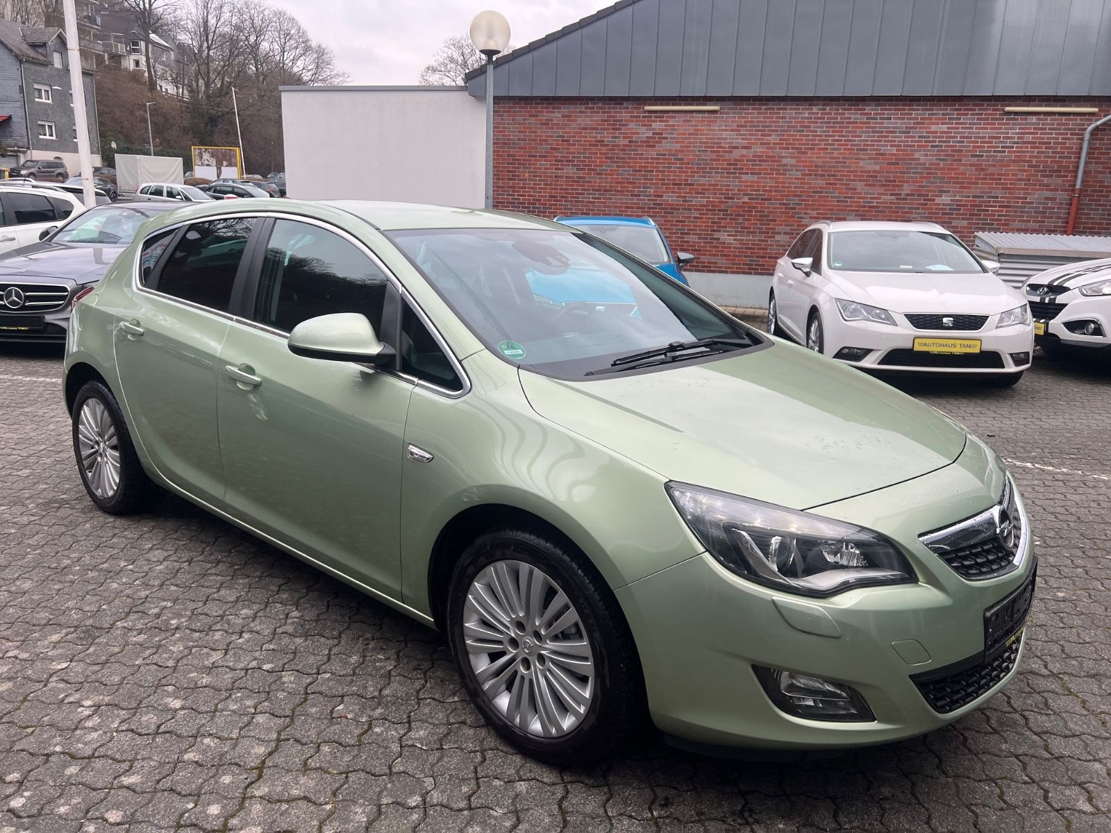 Fahrzeugabbildung Opel Astra J Lim. 5-trg. Sport