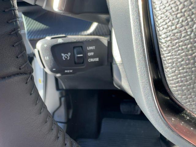 Peugeot 2008 PureTech 130 EAT8 Allure, 360° Kamera