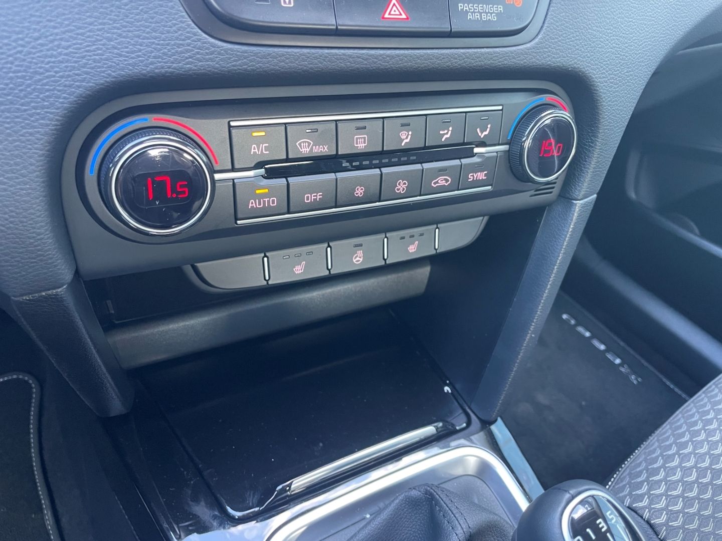 Fahrzeugabbildung Kia XCeed Vision LED Kamera Verkehrszeichenerk Navi