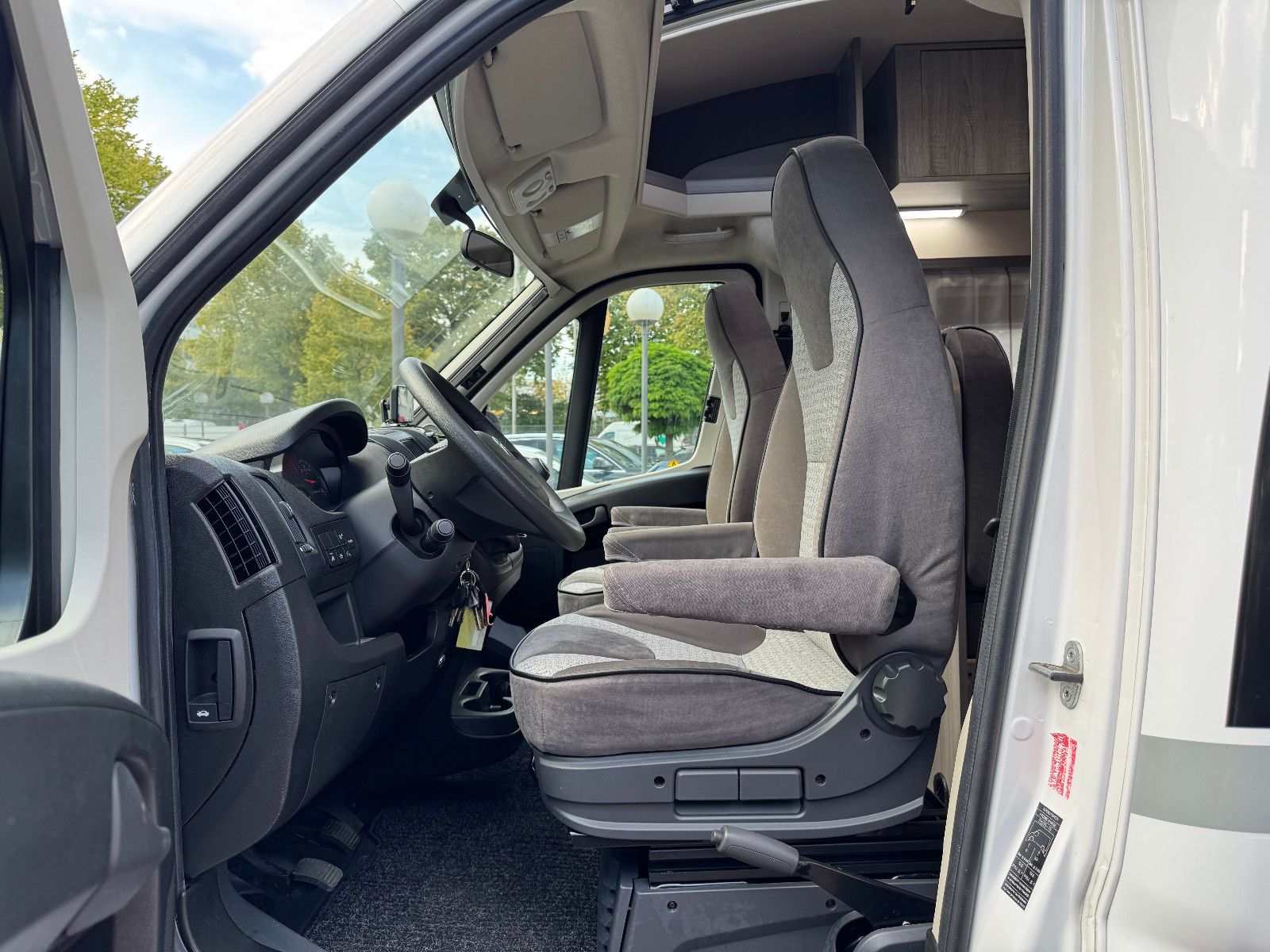 Fahrzeugabbildung Hobby T 65 HKM OPTIMA ON TOUR IC-LINE MAXXAIR BEARLOCK