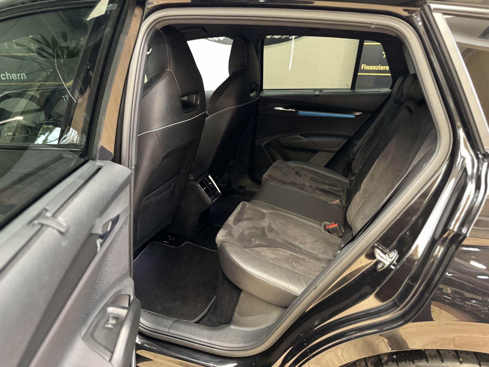 Skoda Enyaq iV 80 x Sportline Matrix 21 Leder Kamera foto 19