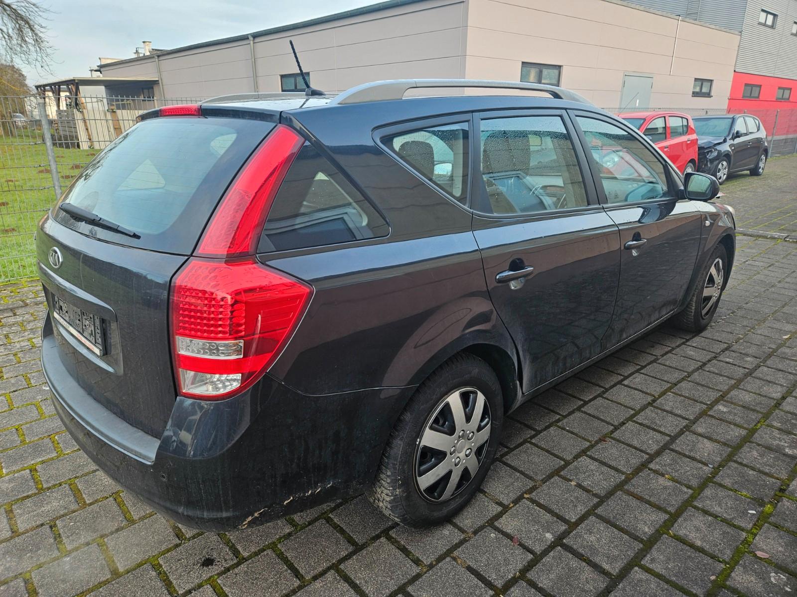 Kia cee'd 2012 — interior