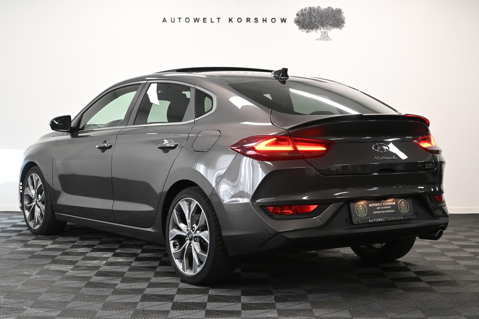 Hyundai i30 Premium *KAMERA*KESSY*LENKRADHZ*SHZ*CARPLAY