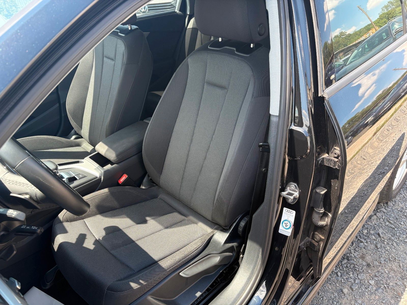 Fahrzeugabbildung Audi A4 Avant 35 TDI advanced Aut Navi LED AHK Kamera