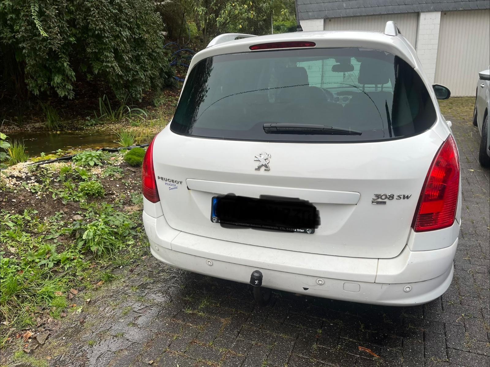Peugeot 308 2011 — rear view