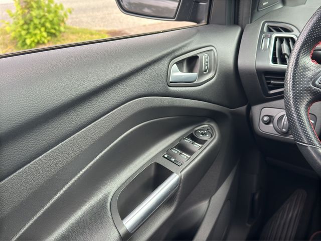 Kuga 1.5 EcoBoost ST-Line 4x2 FACEL. NAVI KAMERA