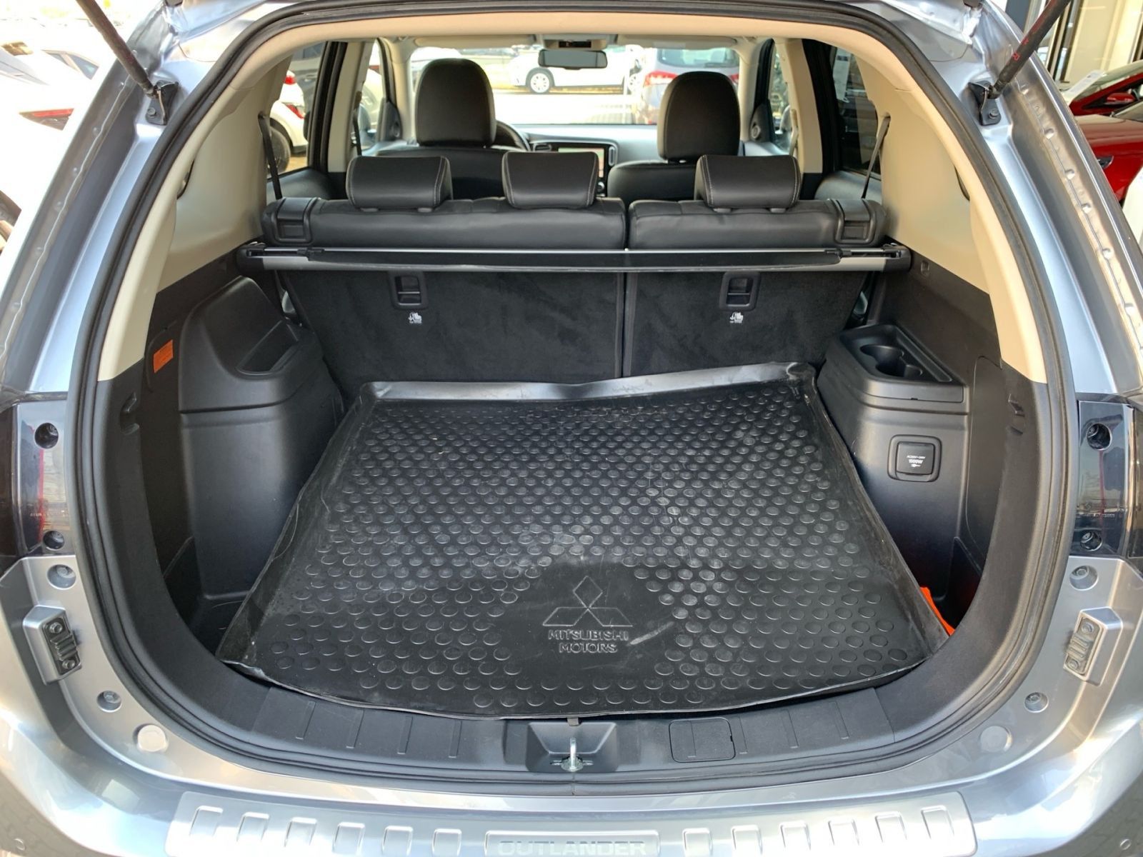 Fahrzeugabbildung Mitsubishi Outlander 2.4 PHEV Plug-in Hybrid Basis Spirit 4