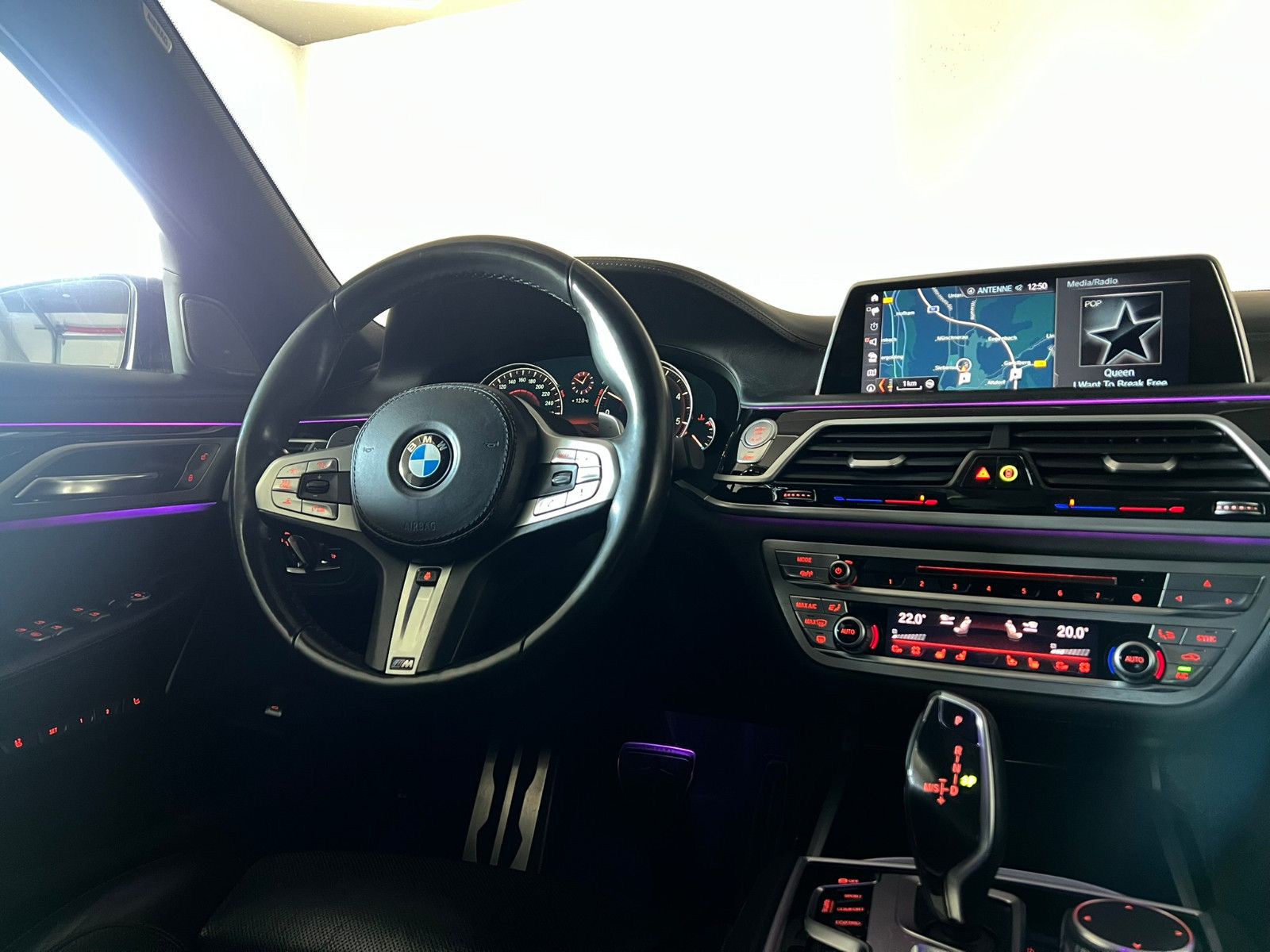 Fahrzeugabbildung BMW 750 d xDrive M SPORT/LASER/TOP VIEW/MASSAGE/19%