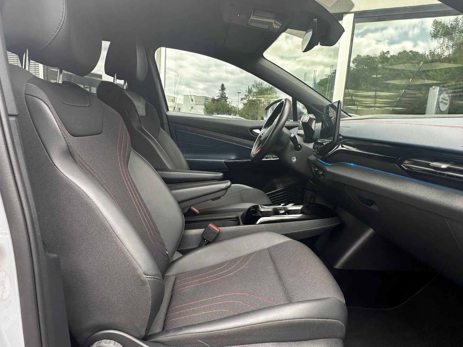 Fahrzeugabbildung Volkswagen ID.4 GTX 82kWh 4M VIRTU+NAVI+MATRIX+SHZ+PDC+21"