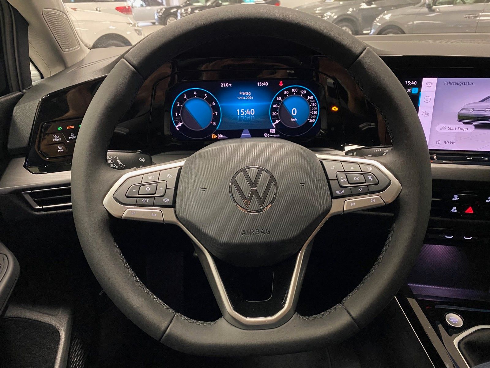 Fahrzeugabbildung Volkswagen Golf 8 VIII 1.5 TSI STYLE+IQ Light+ergo ACTIVE++