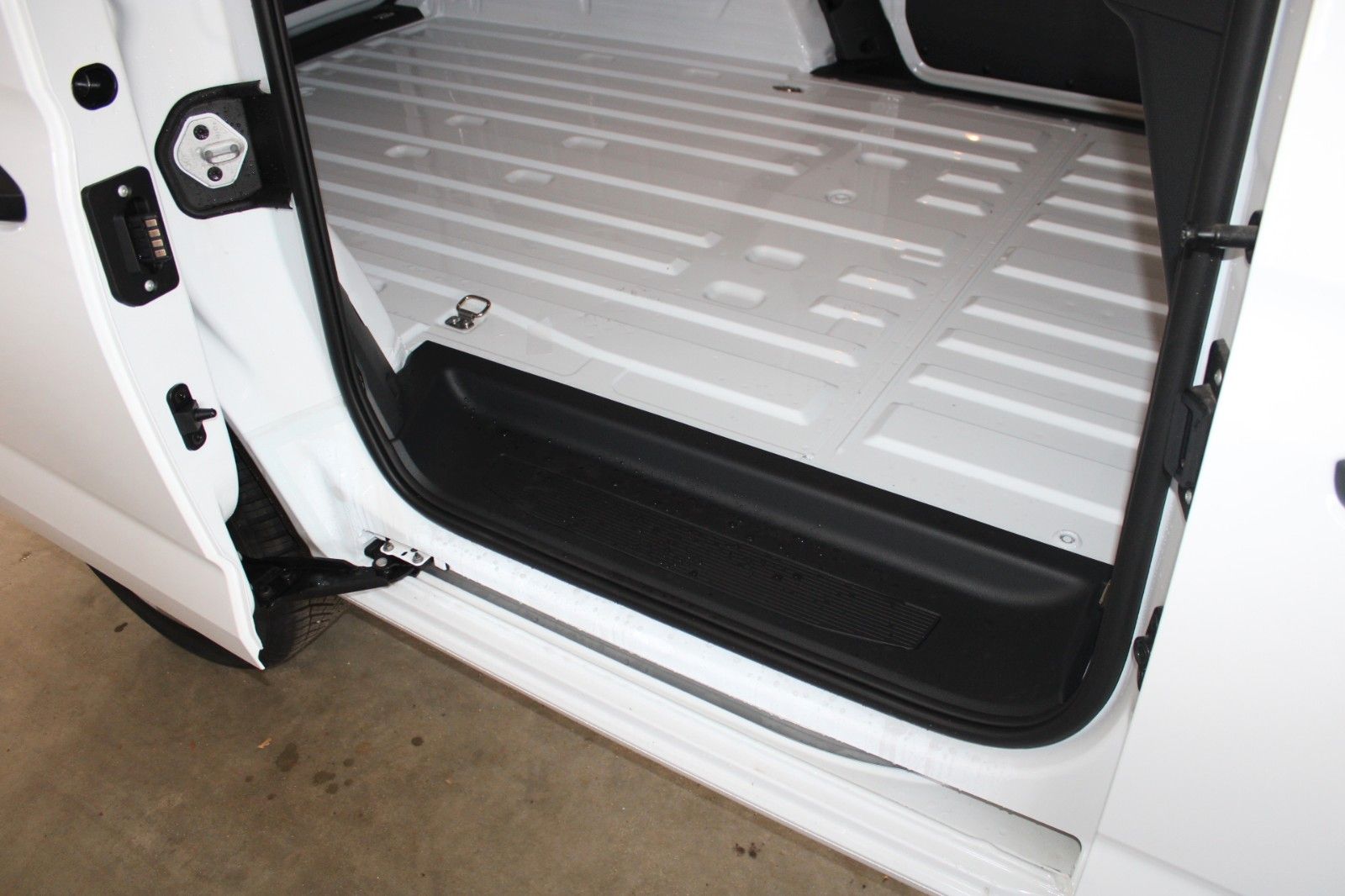 Fahrzeugabbildung Ford Transit Connect TREND L2 Lang AHK IACC NAVI uvm.
