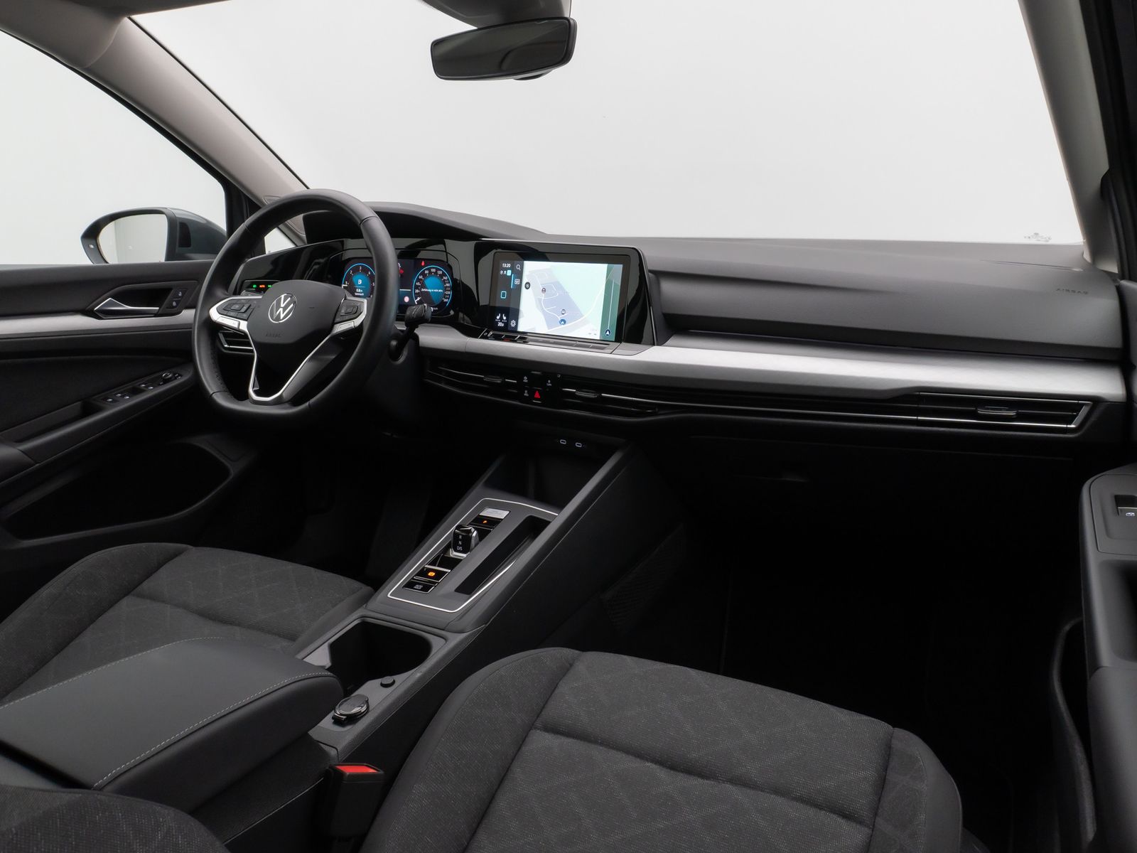 Fahrzeugabbildung Volkswagen Golf VIII Life 2.0 TDI SCR DSG HUD Kamera Lnkrhz
