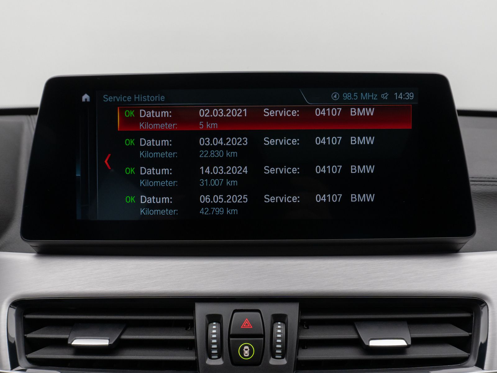 Fahrzeugabbildung BMW X1 xD25e xLine Panorama Kamera HUD DAB H/K AHK