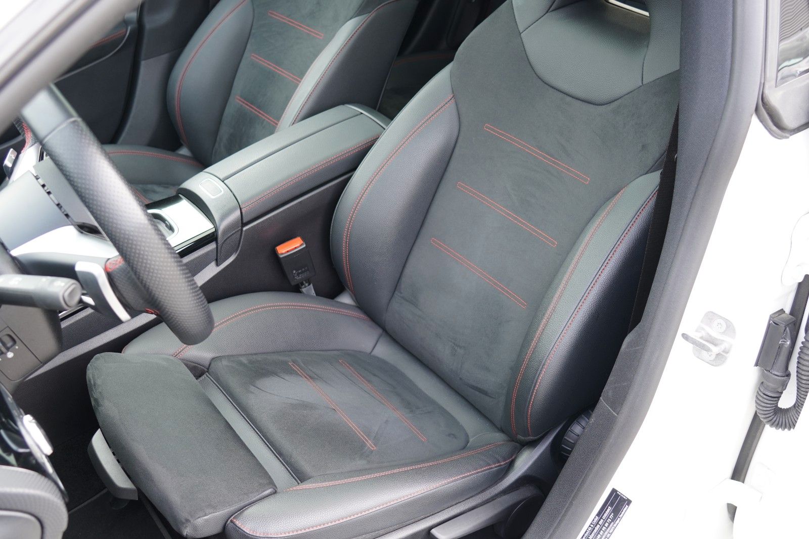 Mercedes-Benz CLA 250 4Matic AMG Line  *JUNGE STERNE*FACELIFT* foto 15
