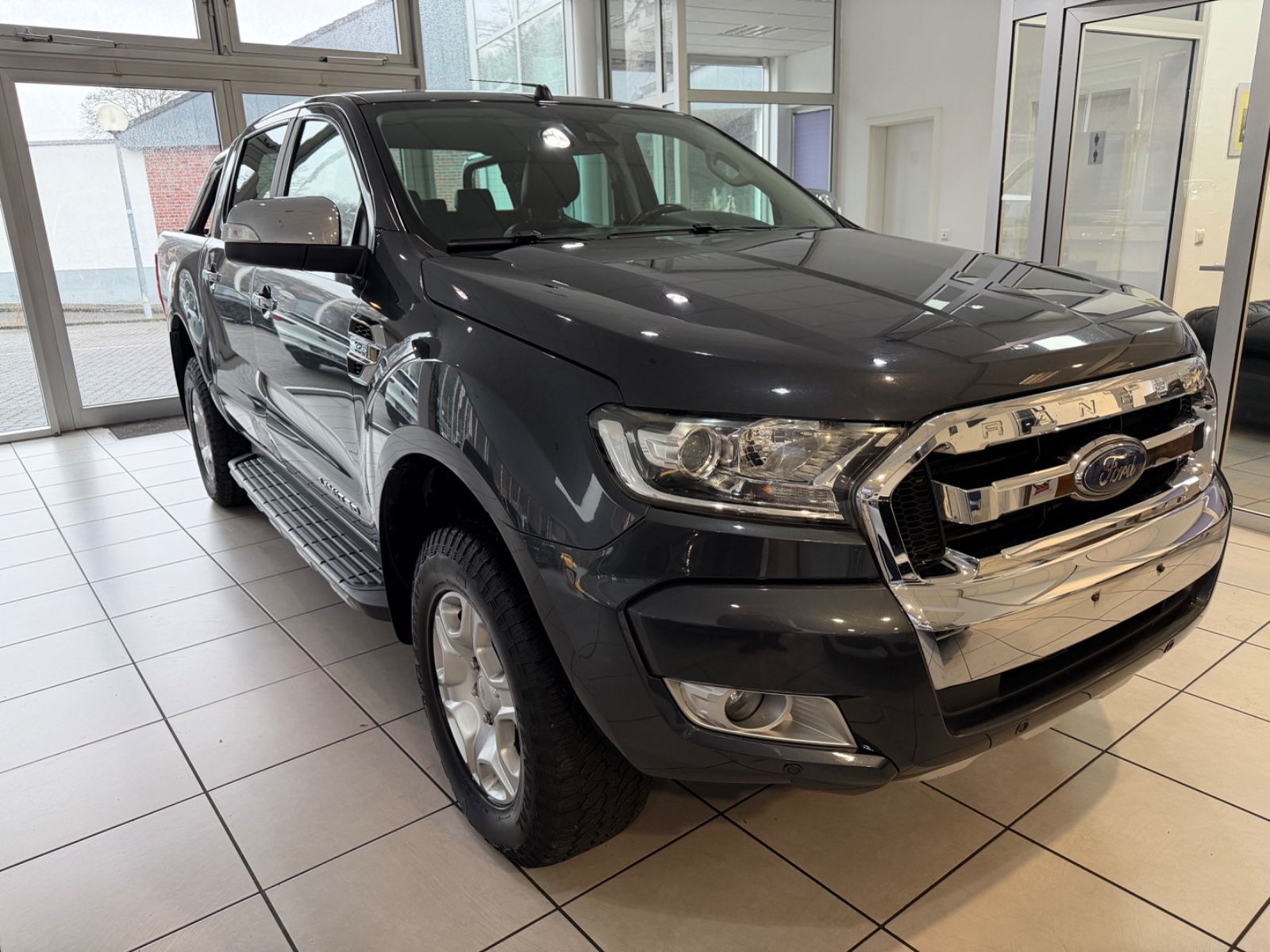 Fahrzeugabbildung Ford Ranger Limited Doppelkabine 4x4