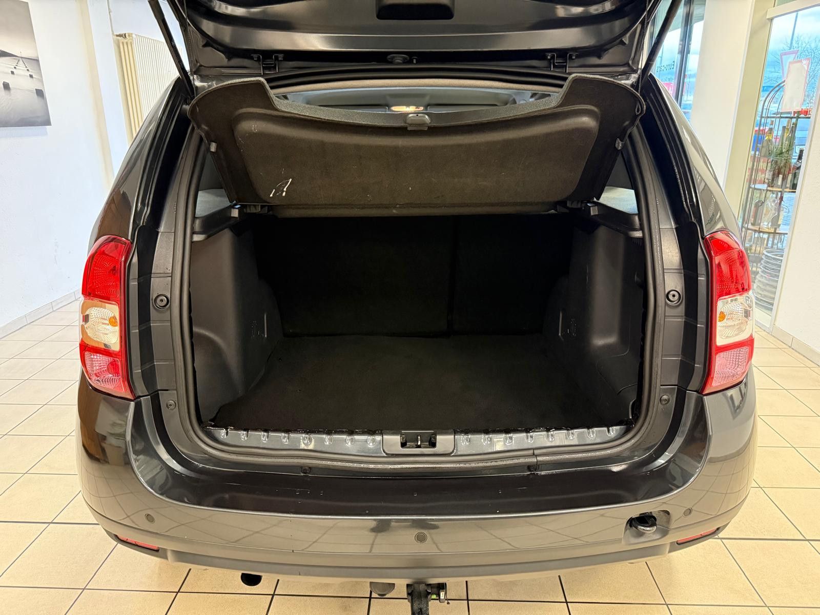 Fahrzeugabbildung Dacia Duster I Laureate /8.FACH BEREIFT/NAVI/KLIMA/AHK