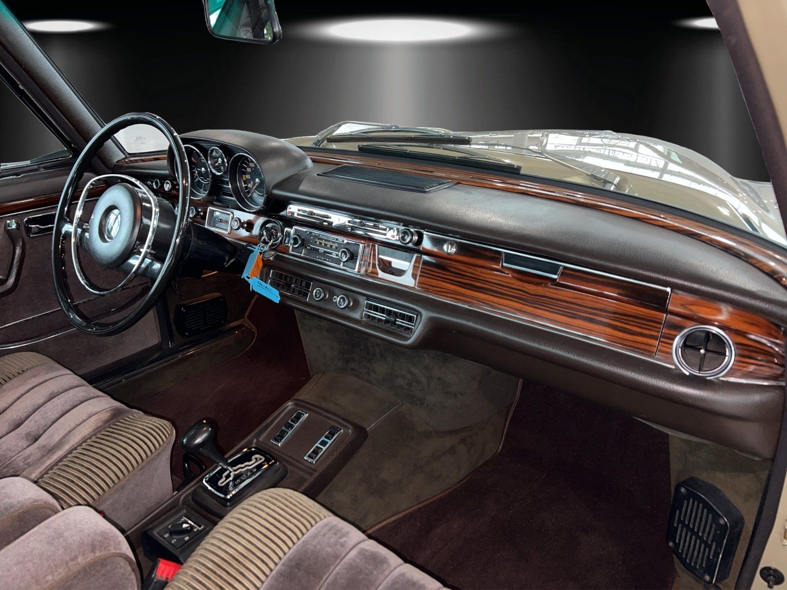 Fahrzeugabbildung Mercedes-Benz 300 SEL 6.3 V8 W109 6150 OF 6525