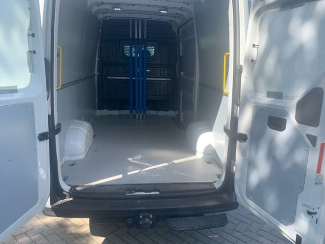 Fahrzeugabbildung Volkswagen Crafter Kasten 35 MR 2.0TDI 103KW 6-Gang AHZV KL