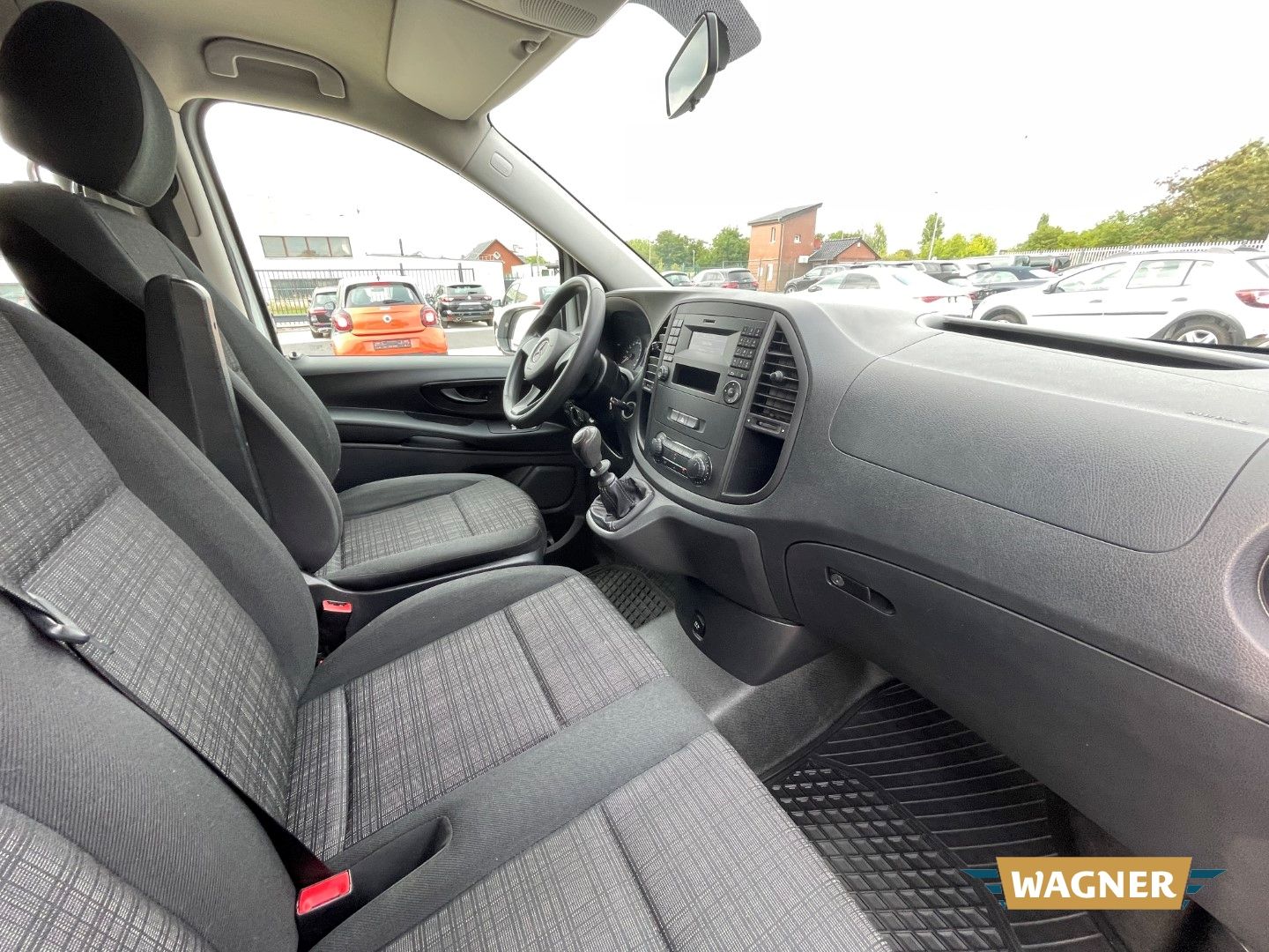 Fahrzeugabbildung Mercedes-Benz Vito Tourer 111 CDI  9-Sitzer extralang BlueTEC