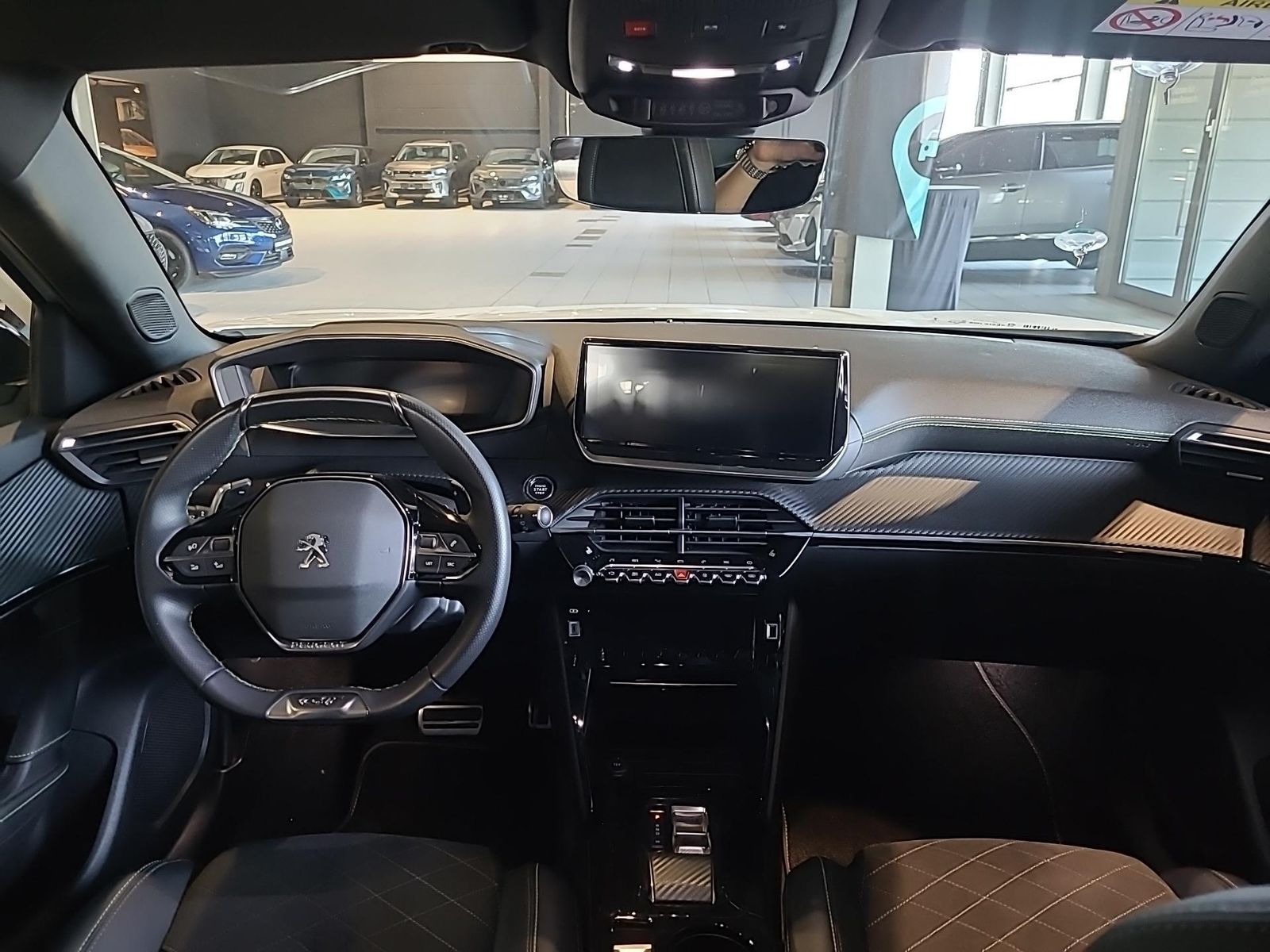 Fahrzeugabbildung Peugeot 2008 GT +180KAMERA+SHZ+NAVI+PANO+LANEASSIST+