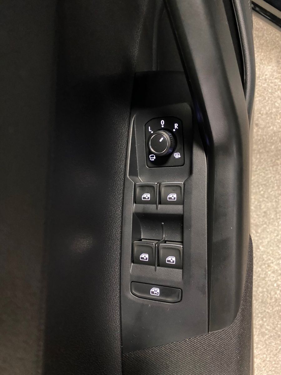 Fahrzeugabbildung Volkswagen Taigo 1.0 TSI DSG R-Line+MATRIX+iQ Light+ACC+App