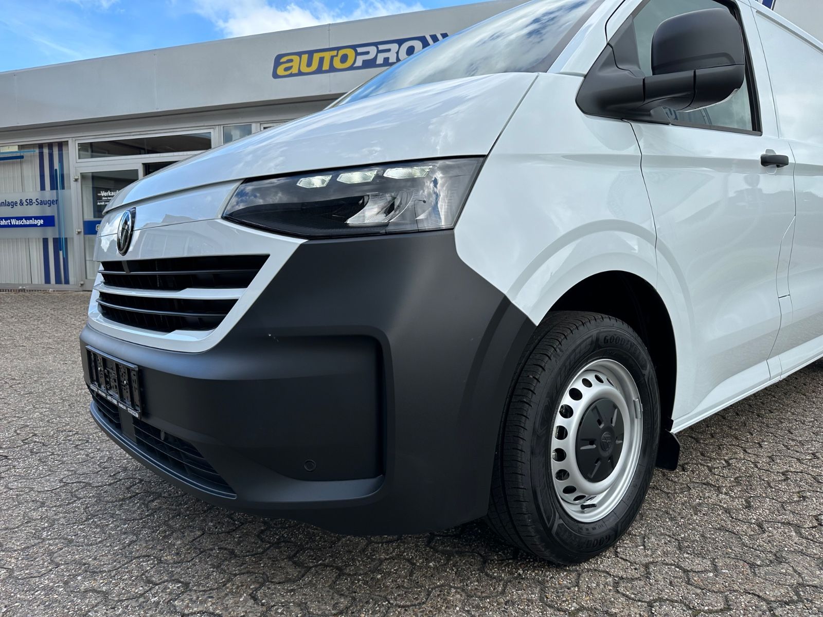 Fahrzeugabbildung Volkswagen T7 Transporter 2.0 TDI LR Navi/LED/GRA/Einparkh