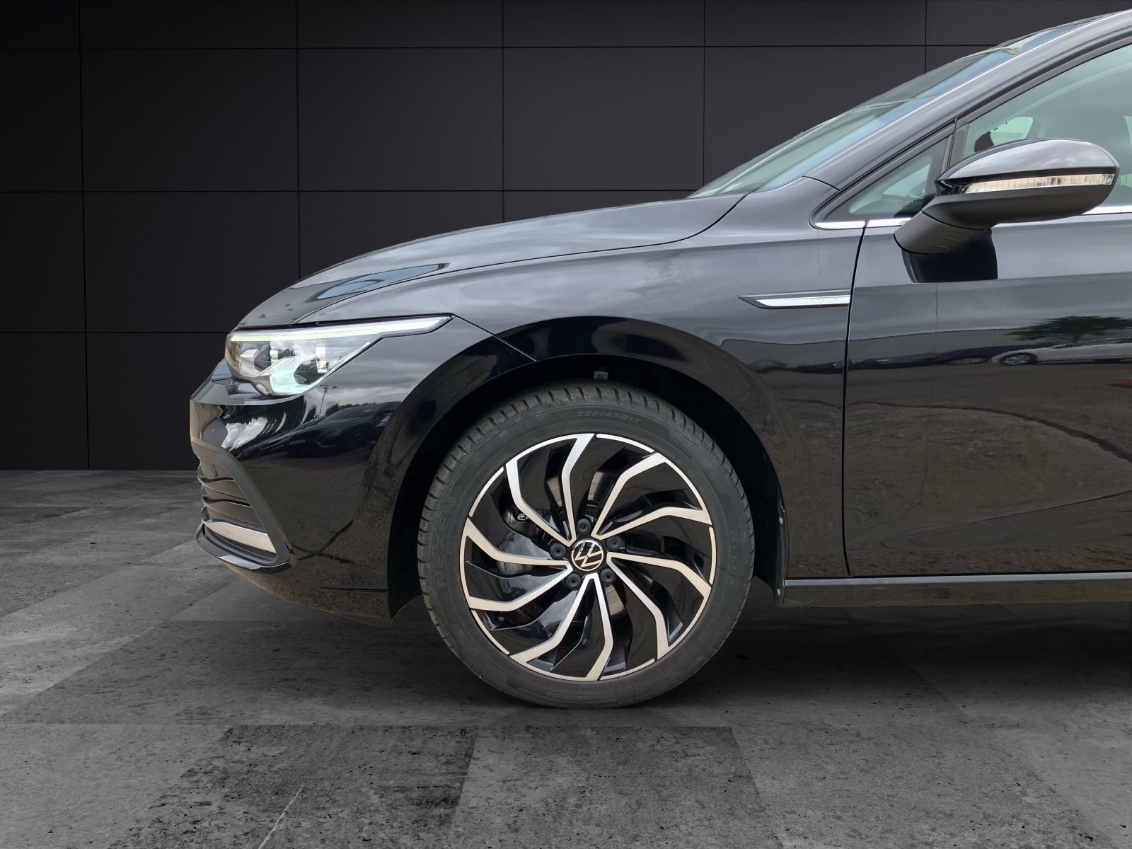 Fahrzeugabbildung Volkswagen Golf VIII Variant TDI Style DSG LED+ Navi ACC AI