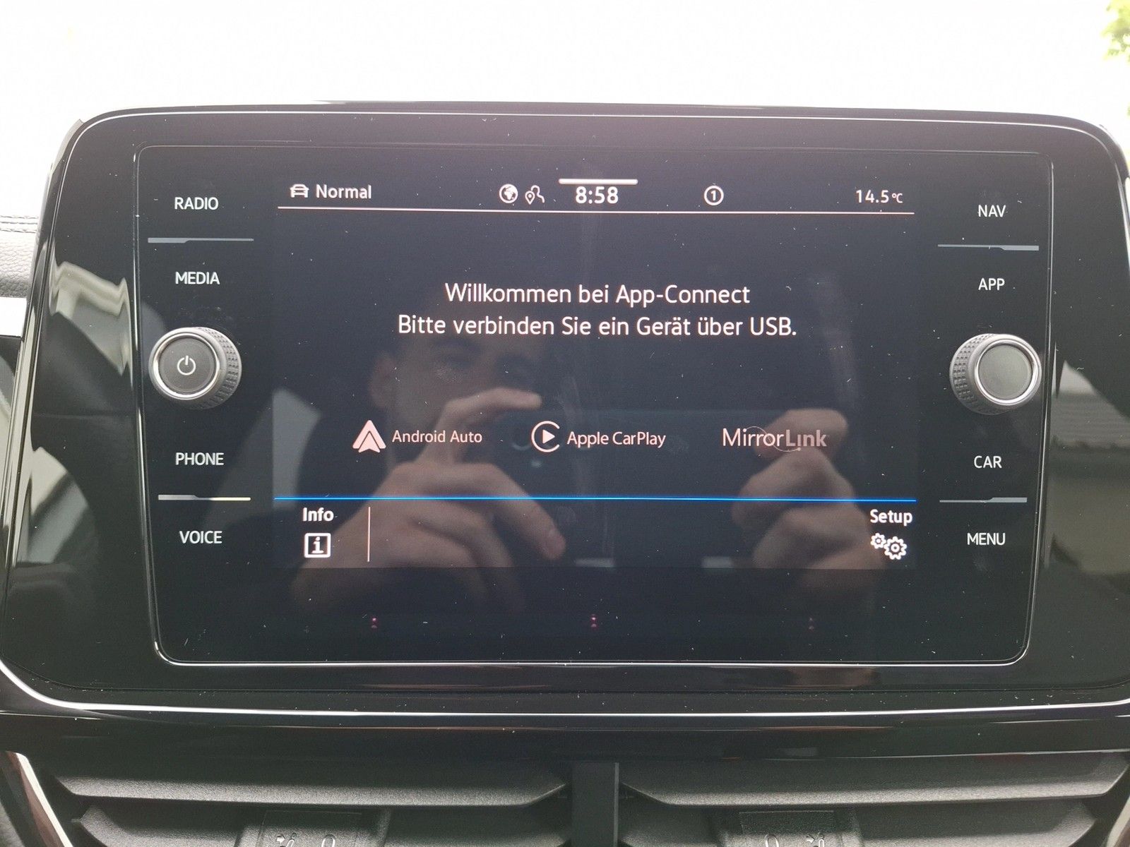 Fahrzeugabbildung Volkswagen T-Roc TSI R-Line DSG Matrix Navi AID ACC RFK SHZ