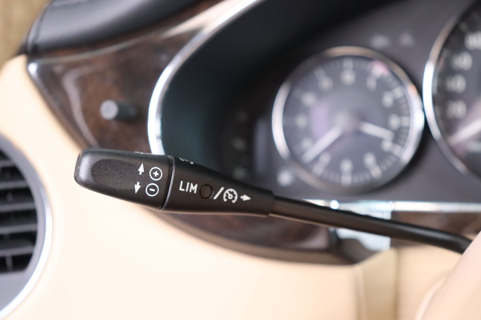 Fahrzeugabbildung Mercedes-Benz CLS 350 CGI Navi * Xenon * 1.Hand