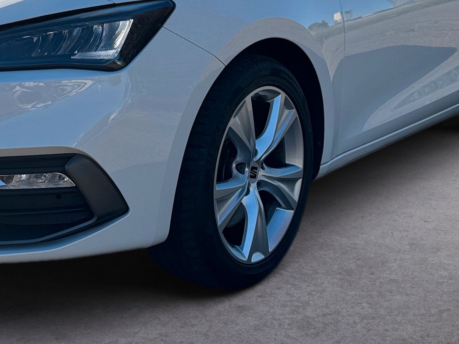 Fahrzeugabbildung SEAT Leon Sportstourer FR-Line 2.0 TDI