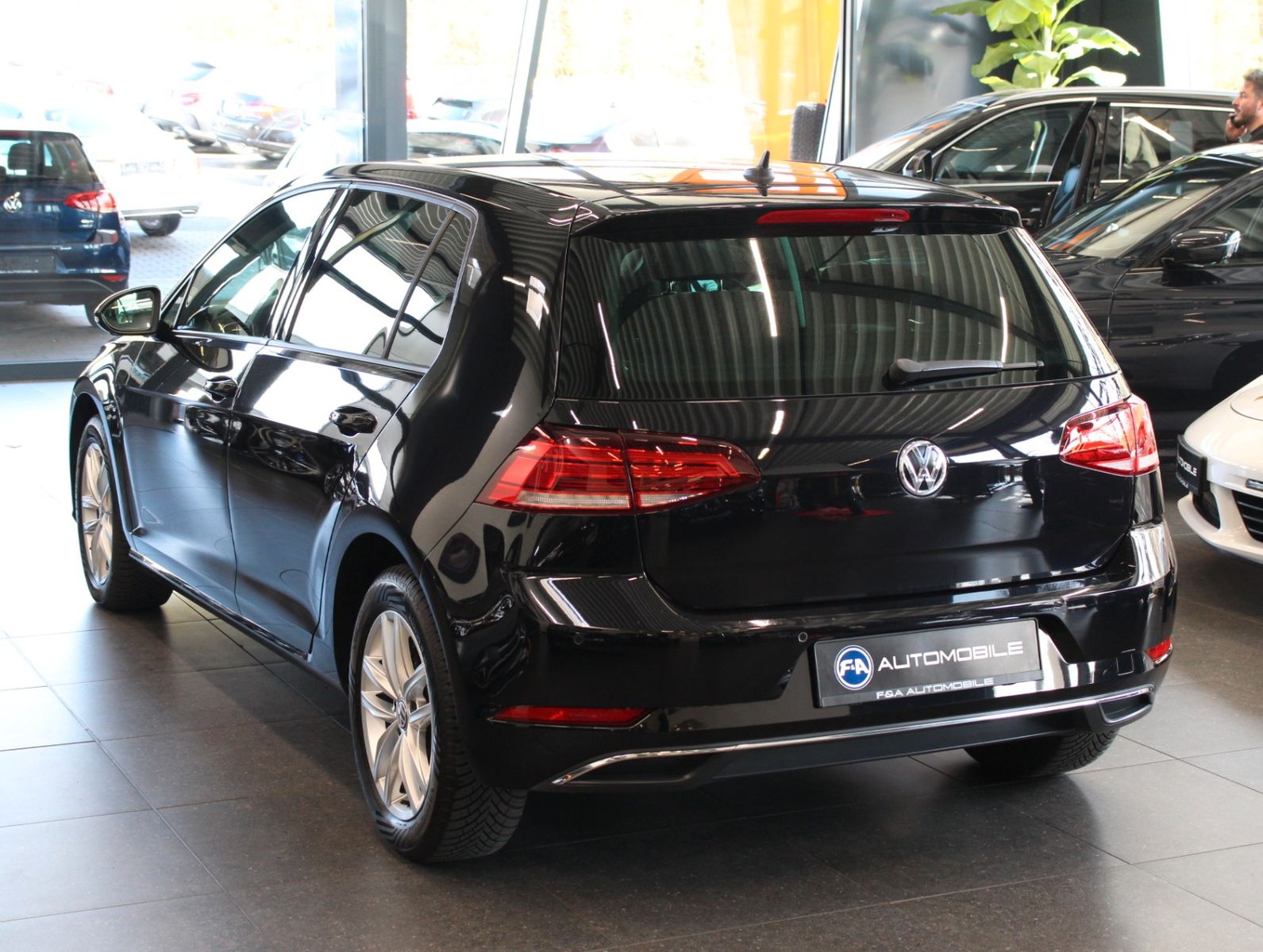 Fahrzeugabbildung Volkswagen Golf 1.0 TSI BMT DSG Comfortline